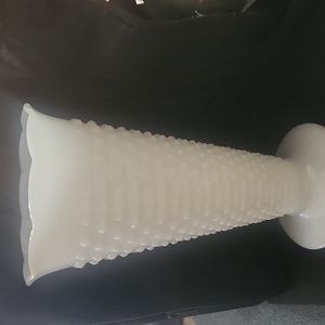 VINTAGE FLUTED SCALLOP RIM MILK GLASS HABNAIL VASE ANCHOR HOCKING PRESSED GLASS.